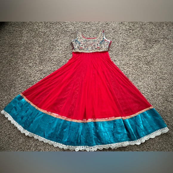 Free Shipping!  3-Piece heavy Velvet Lehengha Choli with 6 foot dupatta train - Picture 5 of 9